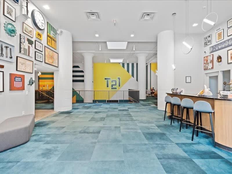Cozysuites Roomy 1br, Downtown Apartment